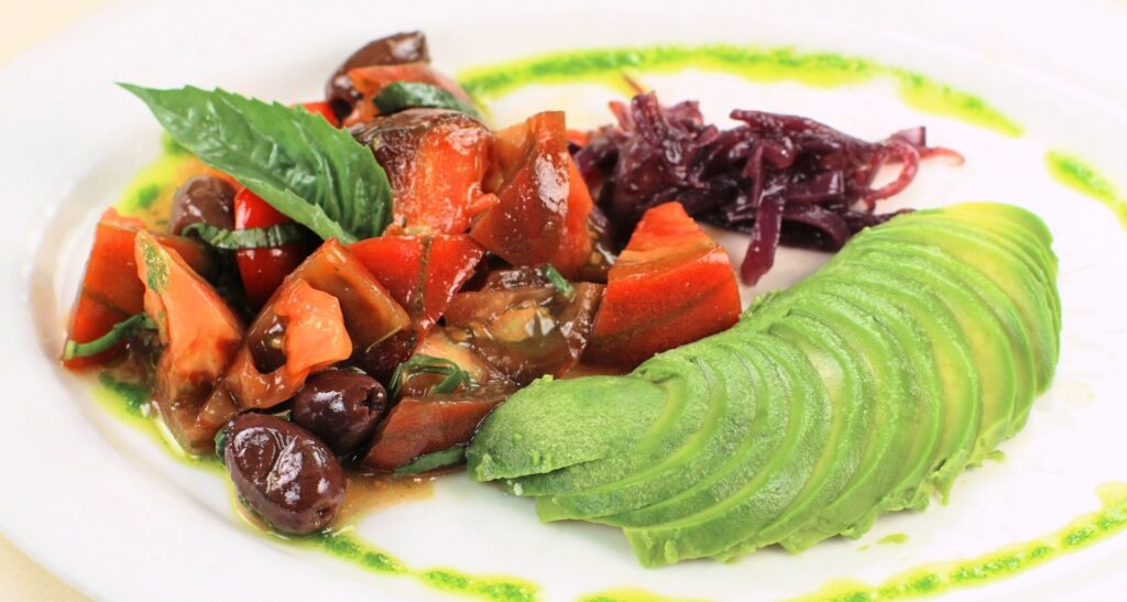 SEASONAL AVOCADO & HEIRLOOM